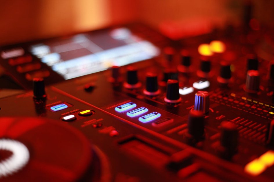 The Evolution of Smartphone Audio - From Mono to Stereo and Beyond